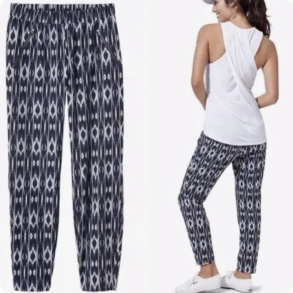 Athleta 212903 Blue White Ikat Reflection Aspire Ankle Pants Size 2